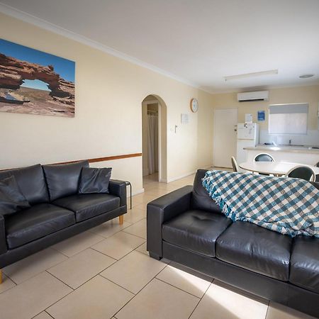 Api Pelican Beach Front Apartments คาร์ลแบร์รี ภายนอก รูปภาพ