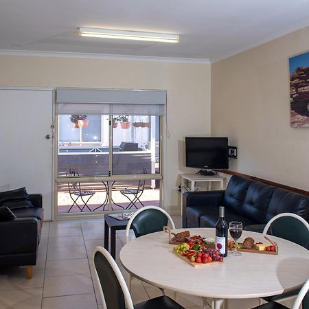 Api Pelican Beach Front Apartments คาร์ลแบร์รี ภายนอก รูปภาพ