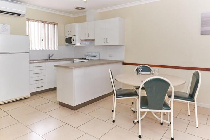 Api Pelican Beach Front Apartments คาร์ลแบร์รี ภายนอก รูปภาพ